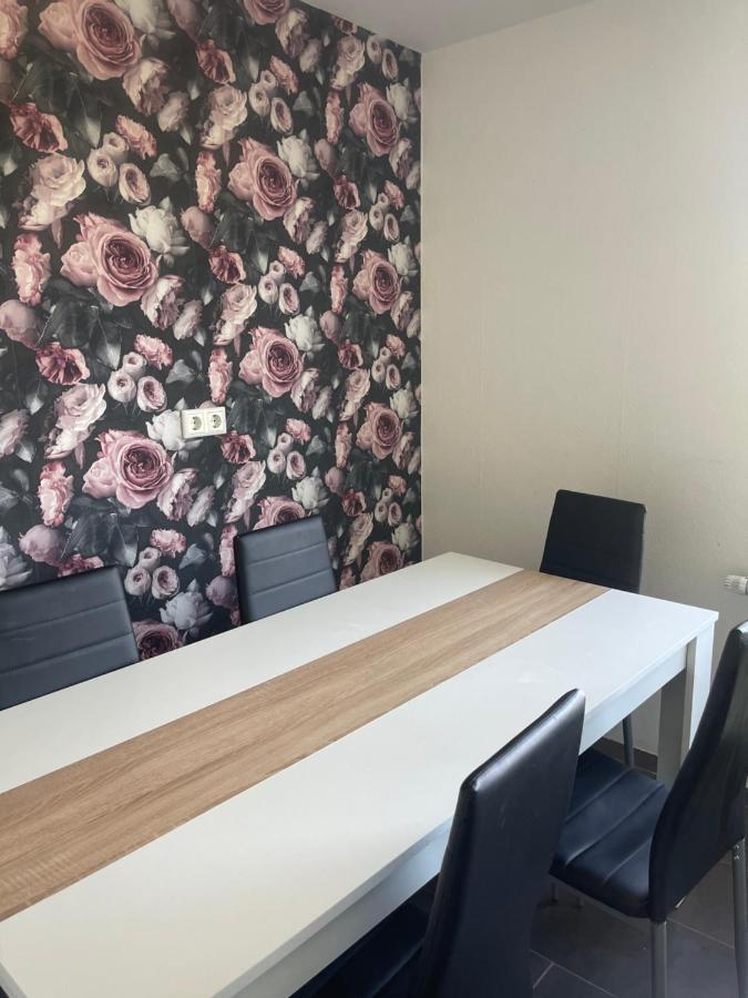 Apartment Gross 4 Zimmer Essen Bagian luar foto