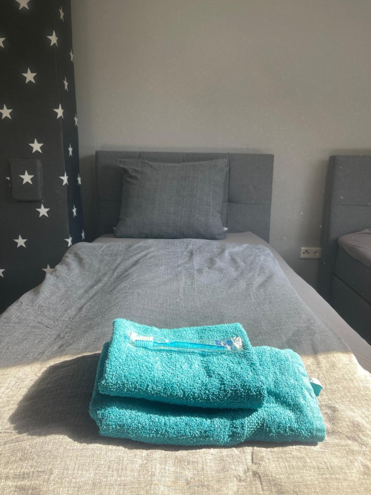 Apartment Gross 4 Zimmer Essen Bagian luar foto